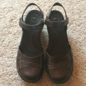 Ladies choc brown clog sz 7.5